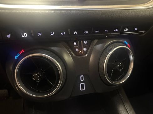 Used 2021 Chevrolet Blazer LT AWD/4WD image 12