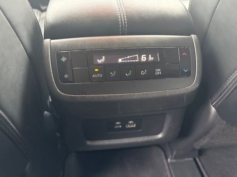 Used 2023 Nissan Pathfinder SL AWD/4WD image 26