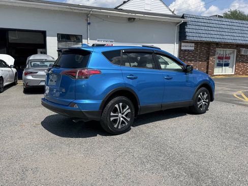 Used 2018 Toyota RAV4 LE AWD/4WD image 12