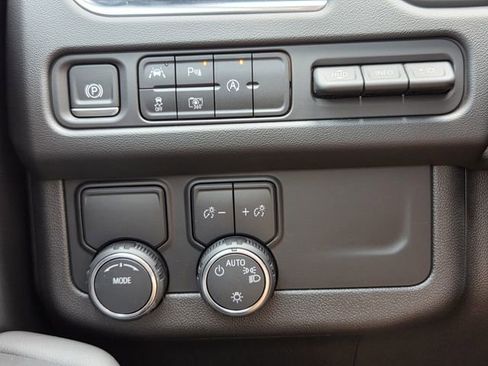 Used 2024 Chevrolet Suburban High Country RWD image 24