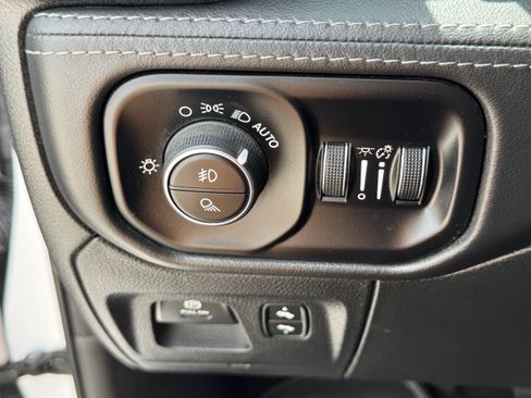 Used 2024 RAM 1500 Limited AWD/4WD image 22