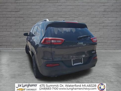 Used 2017 Jeep Cherokee Latitude w/ Safety/Convenience Group FWD image 8