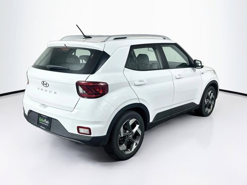 Used 2025 Hyundai Venue SEL FWD image 9