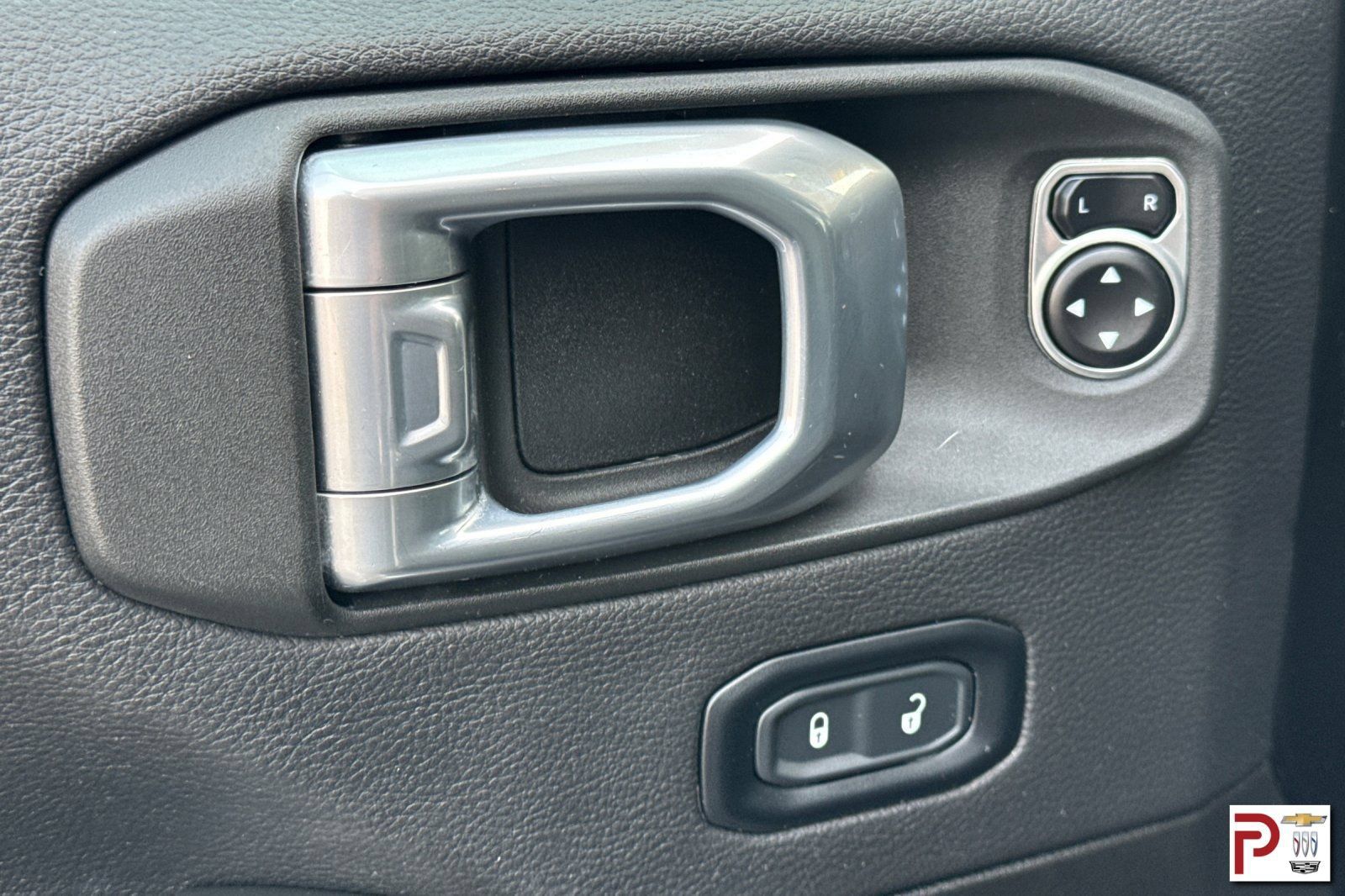 Used 2024 Jeep Wrangler Unlimited Sahara AWD/4WD image 12