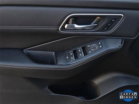 Used 2026 Nissan Rogue Platinum w/ Platinum Premium Package image 17