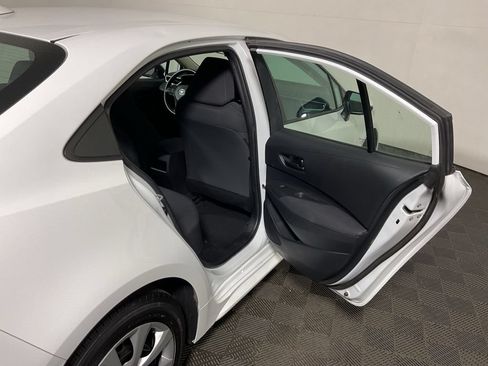 Used 2022 Toyota Corolla LE FWD image 33