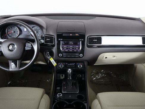 Used 2012 Volkswagen Touareg Sport AWD/4WD image 8