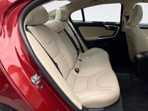 Used 2017 Volvo S60 T5 Inscription image 19