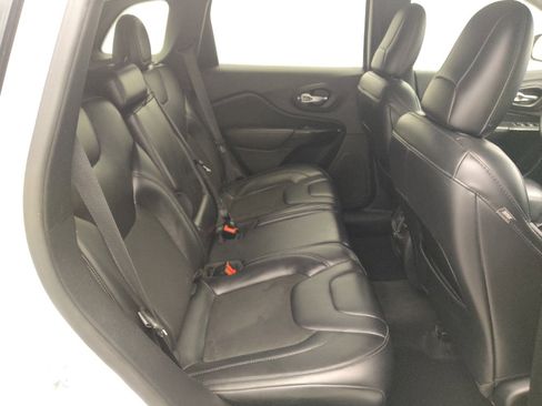 Used 2020 Jeep Cherokee Latitude Plus FWD image 19