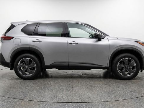Used 2025 Nissan Rogue SV AWD/4WD image 11