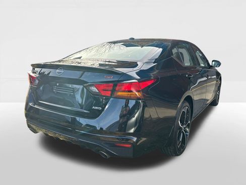 Used 2024 Nissan Altima 2.5 SR w/ SR Premium Package image 2
