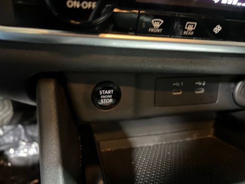 Used 2025 Nissan Rogue SV FWD image 24