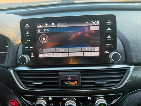 Used 2018 Honda Accord Sport image 18