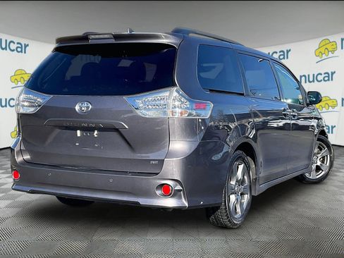 Used 2020 Toyota Sienna SE w/ SE Preferred Package image 6