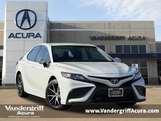 Used 2024 Toyota Camry SE FWD image 1