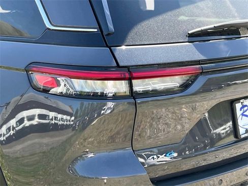 Used 2023 Jeep Grand Cherokee 4WD 4xe image 9