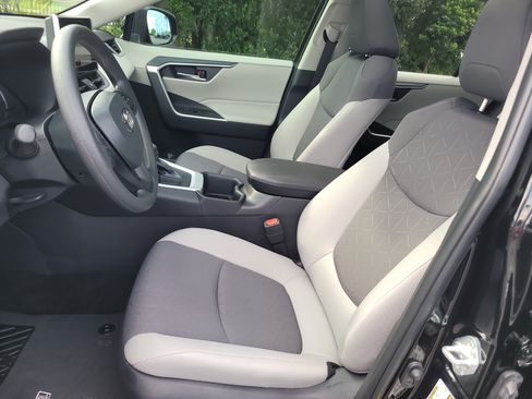 Used 2024 Toyota RAV4 XLE w/ Convenience Package FWD image 21