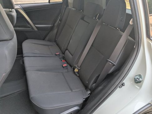 Used 2018 Toyota RAV4 XLE FWD image 18