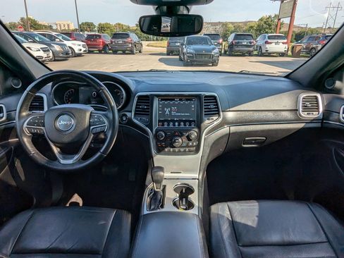 Used 2018 Jeep Grand Cherokee Limited image 2