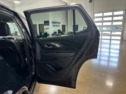 Used 2023 GMC Terrain SLT AWD/4WD image 34