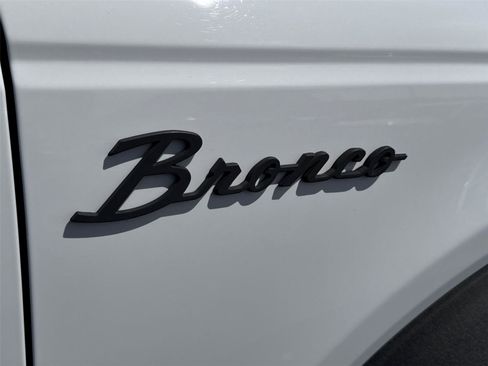 Certified 2023 Ford Bronco Wildtrak AWD/4WD image 8