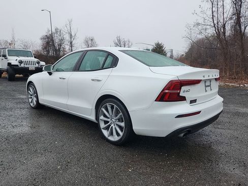 Used 2021 Volvo S60 T5 Momentum w/ Premium Package image 4