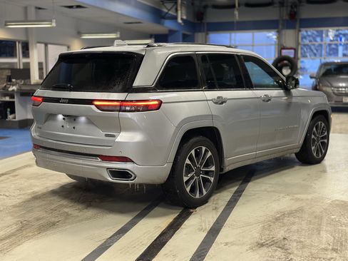 Used 2022 Jeep Grand Cherokee Overland w/ Luxury Tech Group IV image 5