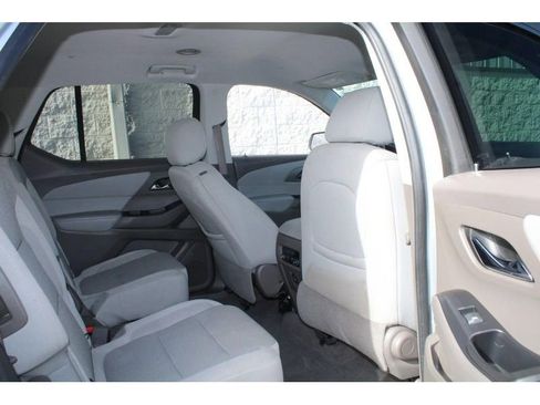 Used 2021 Chevrolet Traverse LT image 12