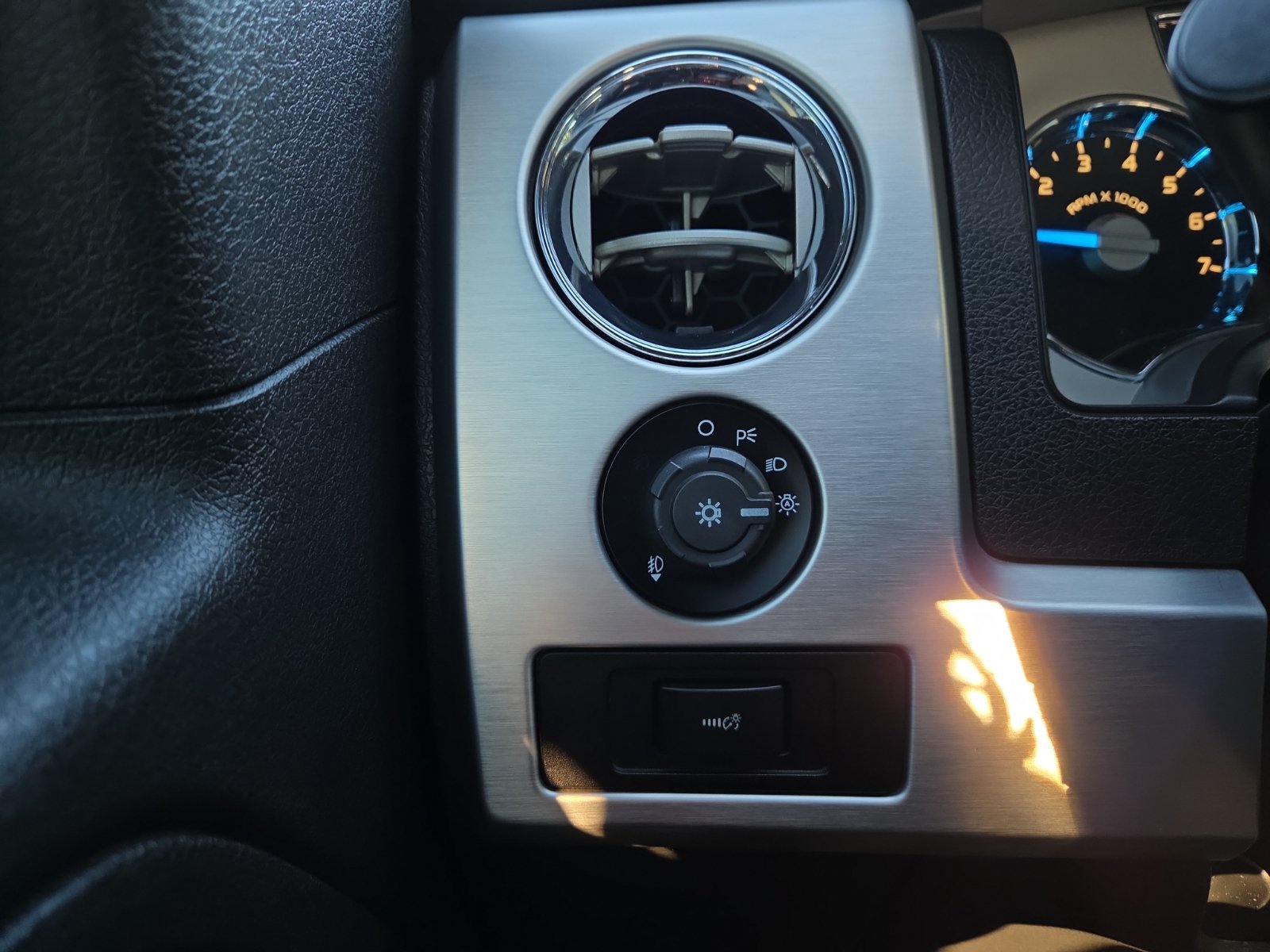 Used 2014 Ford F150 Platinum RWD image 21