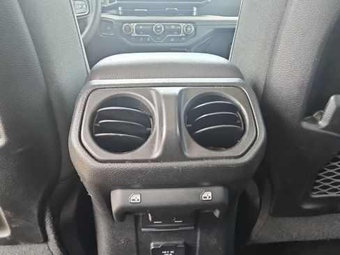 Used 2025 Jeep Wrangler Unlimited Rubicon AWD/4WD image 24