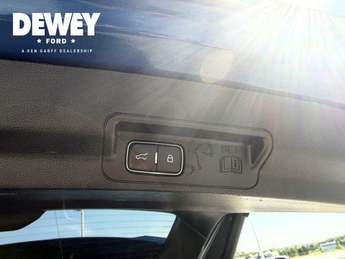 Used 2020 Ford Explorer XLT w/ Equipment Group 202A AWD/4WD image 34