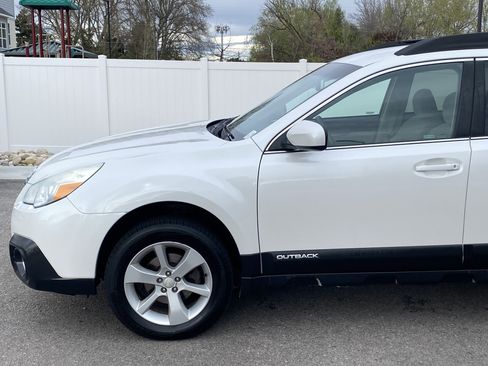 Used 2014 Subaru Outback 2.5i Premium image 2