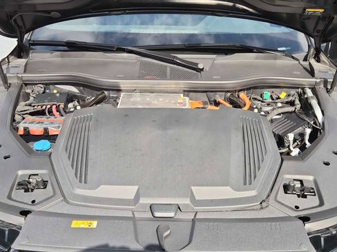 Used 2023 Audi e-tron Premium w/ Convenience Plus Package image 13