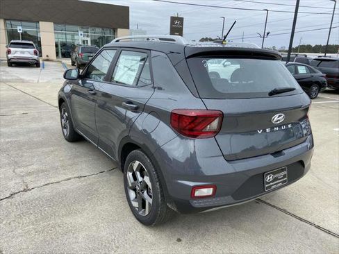 New 2025 Hyundai Venue Limited image 4