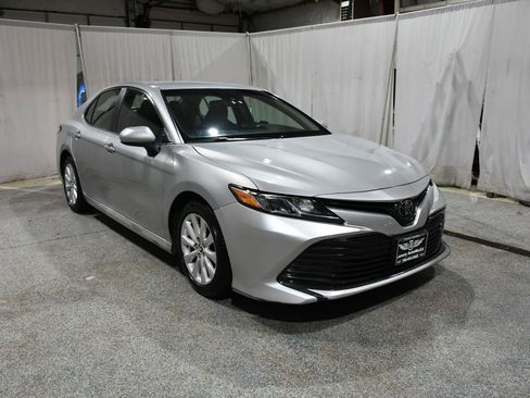Used 2018 Toyota Camry LE FWD image 21