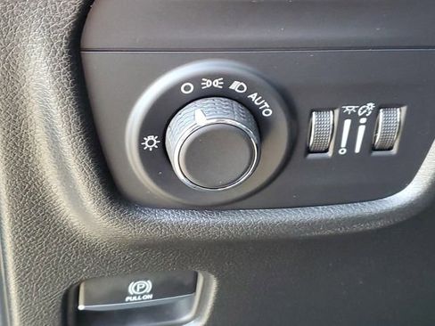 Used 2023 Jeep Grand Cherokee Altitude image 15