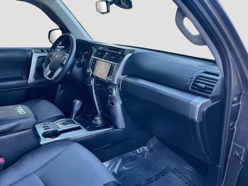 Used 2020 Toyota 4Runner SR5 Premium w/ Moonroof Package AWD/4WD image 31