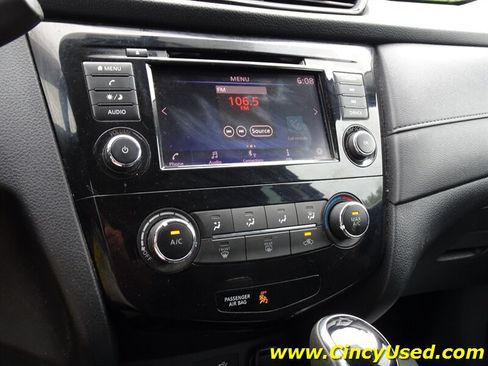 Used 2018 Nissan Rogue S AWD/4WD image 18