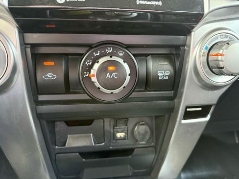 Used 2024 Toyota 4Runner SR5 AWD/4WD image 31