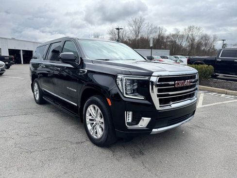 Used 2023 GMC Yukon XL SLT w/ Max Trailering Package AWD/4WD image 9