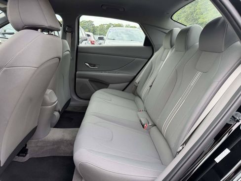 Used 2023 Hyundai Elantra SEL w/ Convenience Package FWD image 12