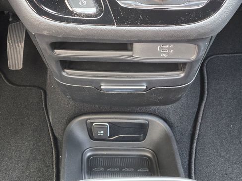 New 2026 Chrysler Pacifica Select image 13