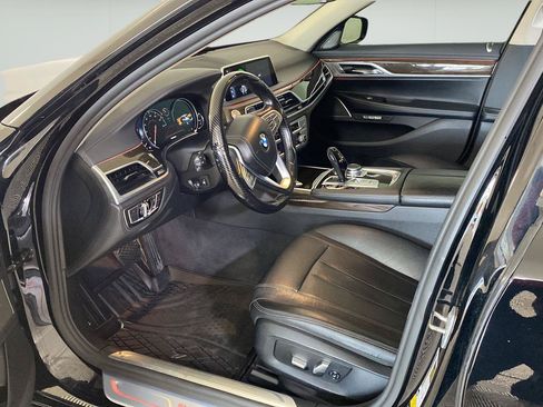 Used 2017 BMW 740i xDrive AWD/4WD image 12