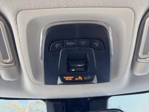 Used 2025 Toyota Corolla LE FWD image 2