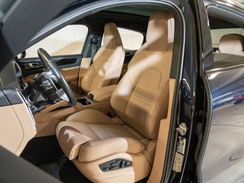 Certified 2023 Porsche Cayenne Coupe AWD/4WD image 5