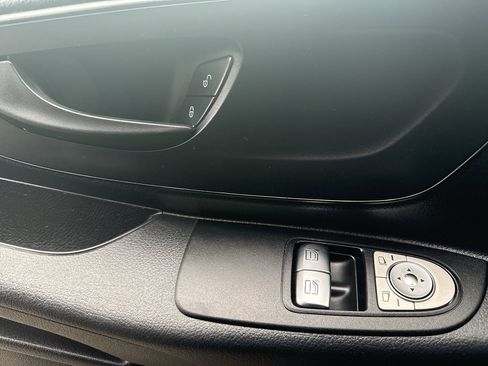 Used 2019 Mercedes-Benz Metris Passenger image 19