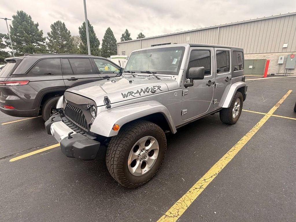 Used 2014 Jeep Wrangler Unlimited Sahara w/ Connectivity Group AWD/4WD image 3
