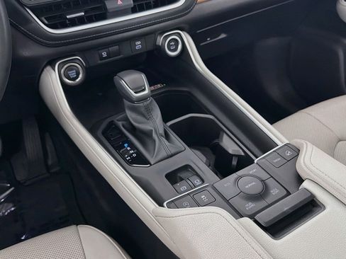 Used 2025 Toyota Grand Highlander AWD image 6