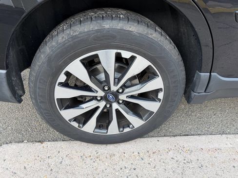 Used 2017 Subaru Outback 3.6R Limited AWD/4WD image 32