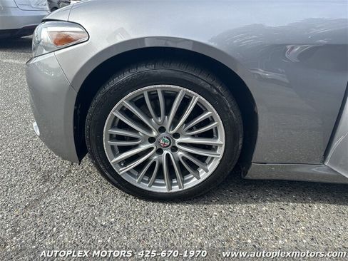 Used 2017 Alfa Romeo Giulia Ti w/ TI Lusso Light Wood Package image 34